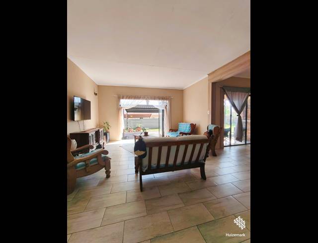 4 BEDROOM HOUSE FOR SALE IN ROODIA